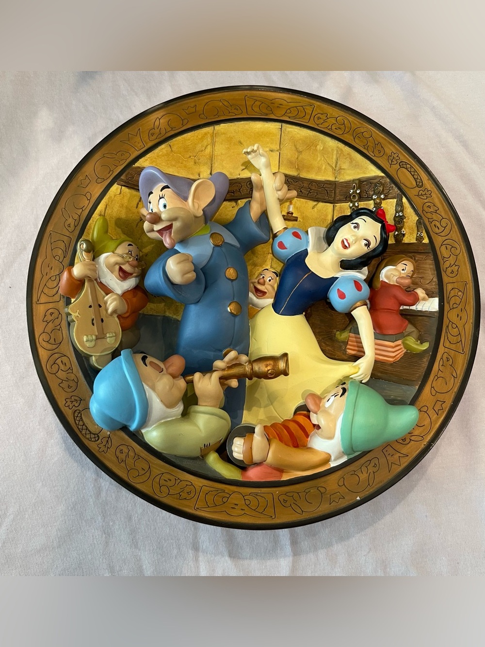 Disney Snow White and the seven dwarfs 3-D Plate “A-Yodel-Ay-Hee-Hoo” Limited